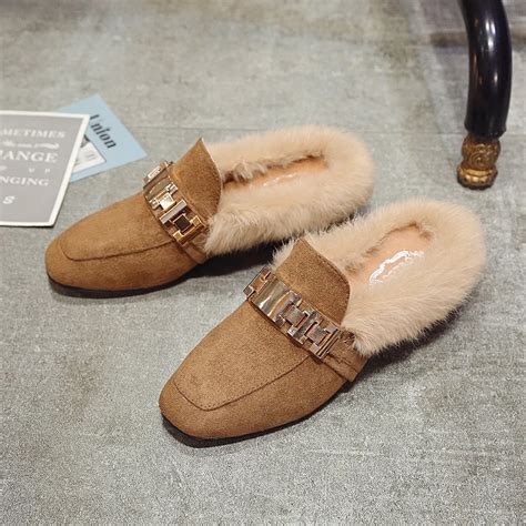 luxurious slippers for women.